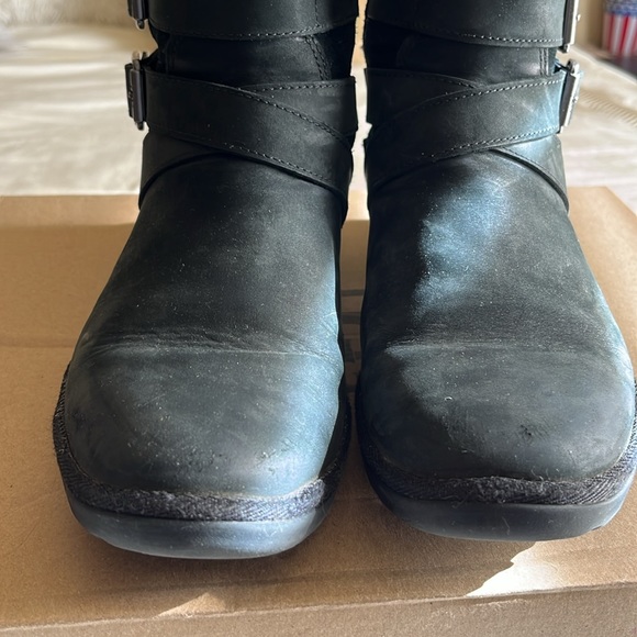 UGG Lorna Boot Black 7.5 - Picture 7 of 13